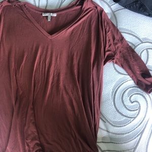 BURNT ORANGE V NECK TEE